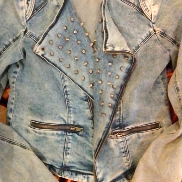 ROMEO & JULIET COUTURE- Jeans Studded Moto Jacket Size M - Picture 2 of 6